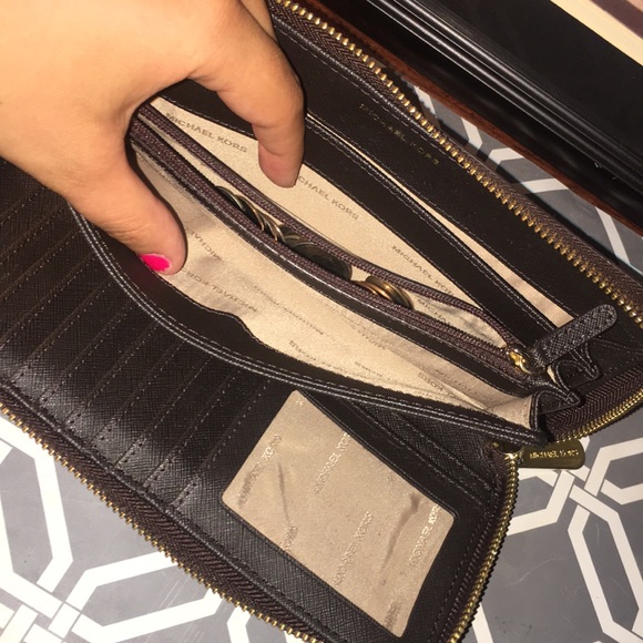 Michael Kors Wallet - Picture 4 of 4